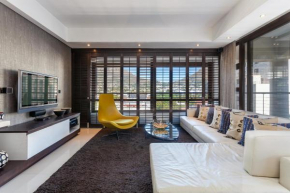 Stunning Two Bed Overlooking Company's Garden